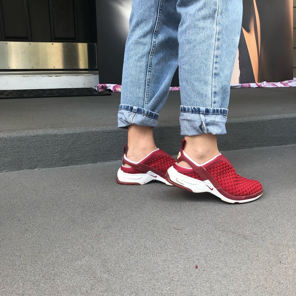 SUPER TRENDY NIKE SNEAKERS